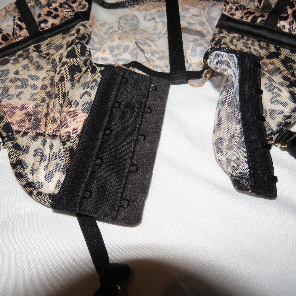 Victoria's Secret Waist Cincher Animal Print Garter Belt  NWT - Picture 5 of 8